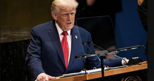 Chính quyền Trump mở bán 600 triệu tấn than