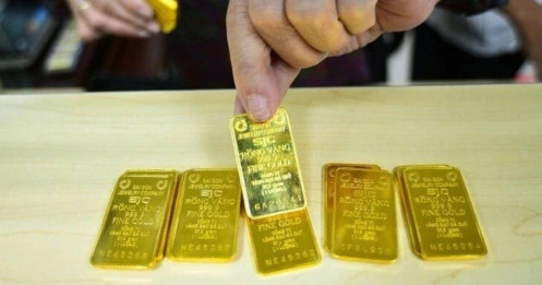 Nhu cầu trú ẩn tăng mạnh, giá vàng vượt mọi dự báo