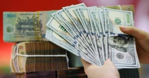 Nâng dự báo tăng trưởng GDP, duy trì lãi suất điều hành đến năm sau