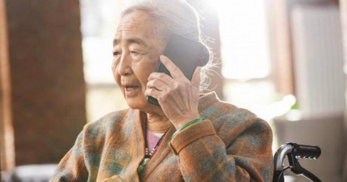 Cụ bà U70 đi nhận quà miễn phí, một năm sau choáng váng khi bị đòi nợ 500 triệu tiền bảo hiểm