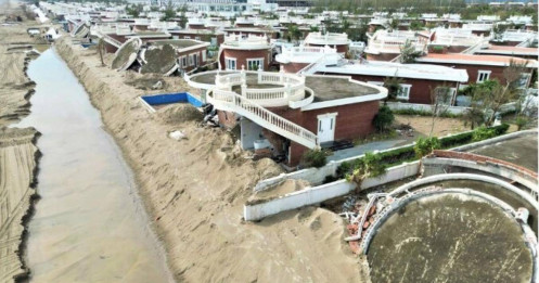 Biệt thự “đổ gục” trong bão Bualoi: Nghi chưa xây kè chắn sóng