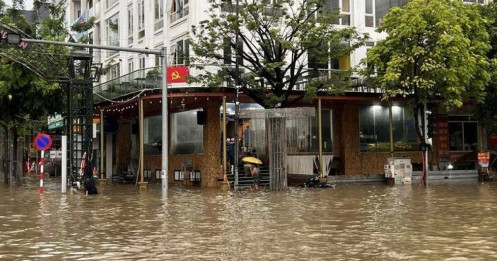 Thấy gì từ việc Hà Nội bị 'nhấn chìm' sau trận mưa lớn?