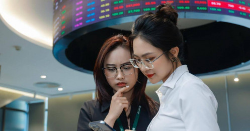 Một nhóm cổ phiếu bất ngờ "dậy sóng", hàng loạt mã tăng kịch trần sau thông báo quan trọng từ Trung Quốc