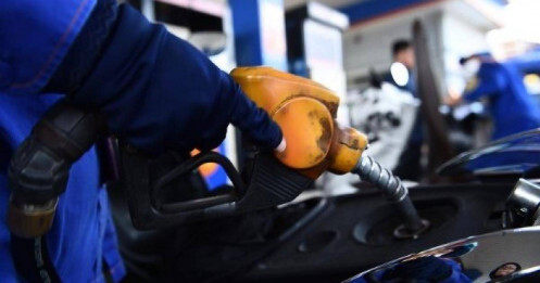 Giá xăng lên sát 20.000 đồng/lít