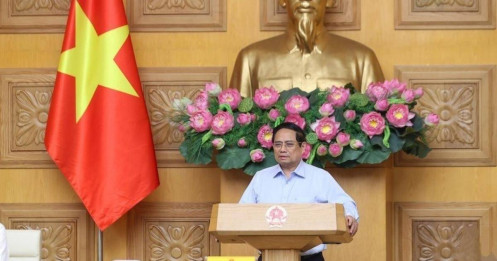 Thủ tướng: Không tạo 'giấy phép con', giảm gánh nặng cho doanh nghiệp