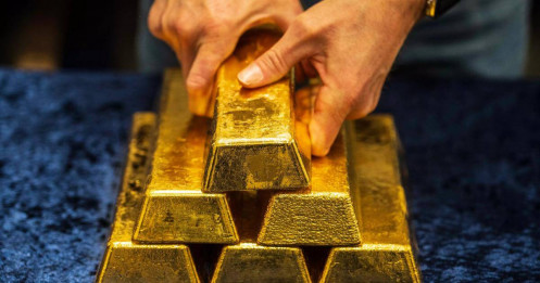 Ai đứng sau “điều khiển” giá vàng?