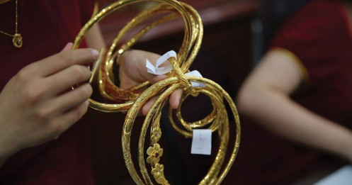 Vì sao vàng được ví như “tiền đạo” trong danh mục đầu tư năm 2025?