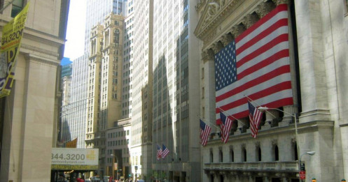 Nới lỏng để tăng trưởng – hay nới lỏng để sụp đổ? Câu hỏi khó cho các nhà điều hành toàn cầu