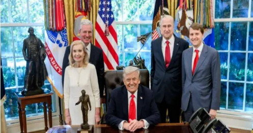 Trượt Nobel hòa bình, ông Trump nhận giải thưởng "Kiến trúc sư Hòa bình"