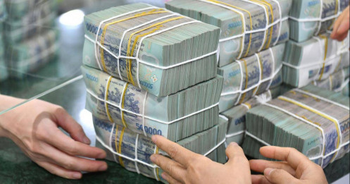 Hai cựu kiểm sát viên hầu tòa vì thông đồng 'chạy' án