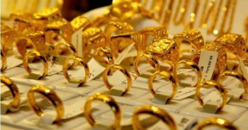 Giá vàng giảm sốc 5 triệu, nhiều người lỗ gần 10 triệu đồng/lượng sau 1 ngày