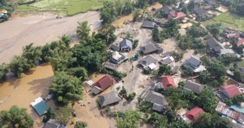 Hơn 100.000 khối cát trôi vào làng, chính quyền xin lập mỏ để bán đấu giá