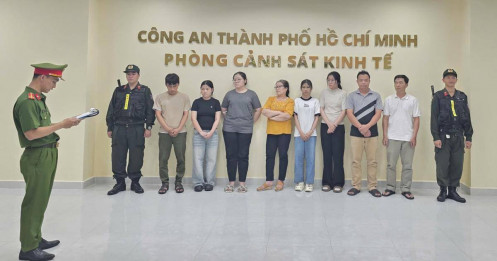 Công an TPHCM đánh sập đường dây sản xuất nước hoa Chanel, Gucci, Versace, Burberry, Dior giả quy mô lớn