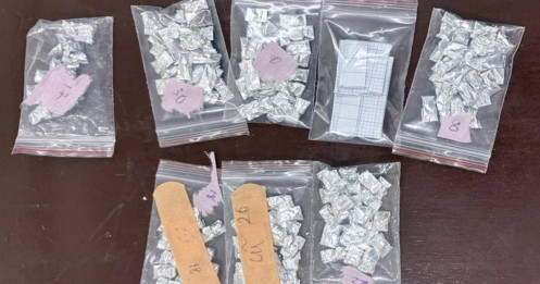 Bắt quả tang các đối tượng trả lương cho công nhân bằng ma túy