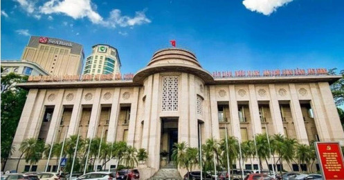 NHNN bơm mới cho thị trường 119.000 tỷ đồng trong tuần qua, tiếp tục bán ngoại tệ can thiệp