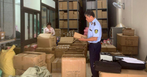 Hà Nội: Phát hiện kho hàng "khủng" kinh doanh hàng giả thương hiệu ZARA tại Hà Đông