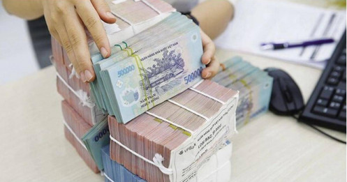 Một ngân hàng lớn vừa tăng lãi suất tiết kiệm, nâng mạnh tiền gửi dưới 6 tháng tại quầy