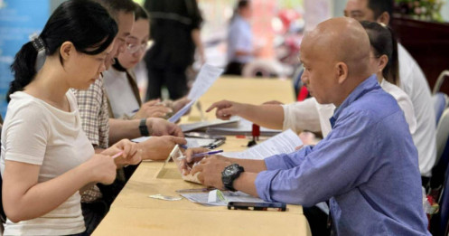 Doanh nghiệp trốn đóng BHTN, sao bắt NLĐ "đóng thay"?