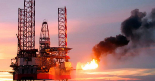 Giá dầu biến động mạnh: Cung vượt cầu và rủi ro địa chính trị khiến thị trường khó đoán