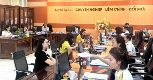 Tăng lương là "vắc-xin" chống tiêu cực?