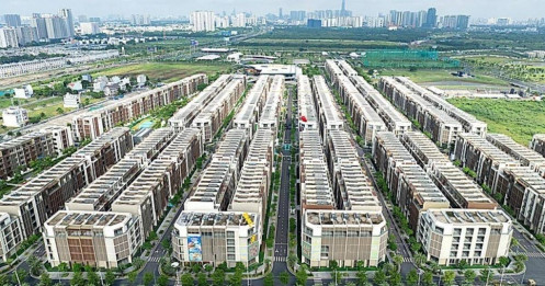Thấy gì khi dòng tiền ồ ạt đổ vào bất động sản?