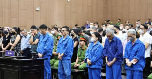 7 cựu cán bộ đi 80 km đánh bạc 465 lần do 'tò mò, giải sầu'