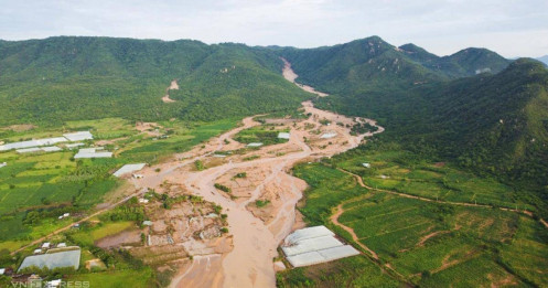 Hồ trên núi bị vỡ chứa 900.000 m3 nước chưa có giấy phép xây dựng