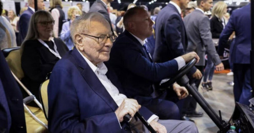 Huyền thoại Warren Buffett sở hữu 381,7 tỷ USD tiền mặt trước khi chuyển giao lãnh đạo