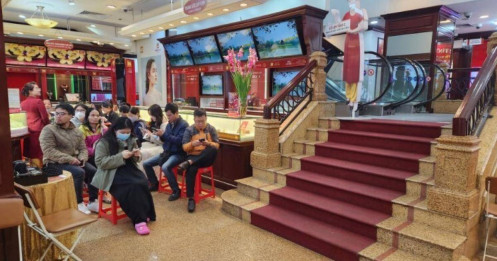 Thuế 10% – cú đánh vào vàng hay vào niềm tin?