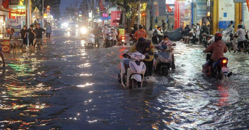 Ngày mai Hà Nội có mưa do hoàn lưu bão số 13 Kalmaegi, hôm nào mưa nhiều nhất?