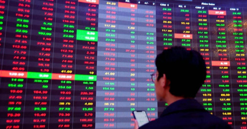 VN-Index lao dốc, các quỹ mở “xoay trục” ra sao giữa tâm bão?