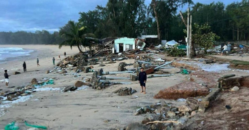 Bão số 13 gây triều cường cao chưa từng thấy, hàng ngàn nhà dân tại Quảng Ngãi ngập nặng