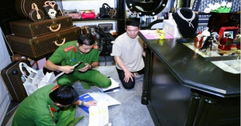 Lộ bên trong phòng két sắt vợ chồng Đoàn Di Băng: Xa hoa không kém showroom hàng hiệu