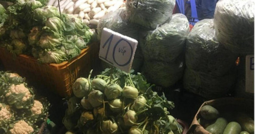 Giá rau củ tăng mạnh sau bão