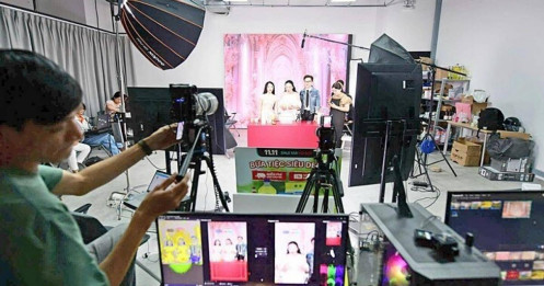 Khi hàng giả trở thành “mỏ vàng” cho người nổi tiếng