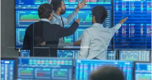 Khối ngoại thẳng tay bán ròng hơn 1.300 tỷ đồng, tiếp tục "xả" cổ phiếu ngân hàng