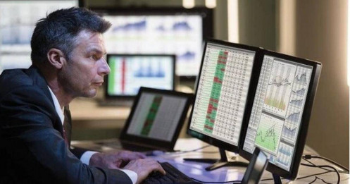 Khối ngoại giảm đà bán ròng, ngược chiều tung hơn 300 tỷ gom 3 mã Bluechips