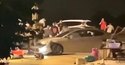 Vụ ô tô lao 'điên loạn' vào đám đông: Lộ danh tính 10 đối tượng vi phạm