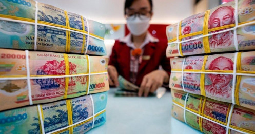 Vì sao ngân hàng dồn dập tăng lãi suất tiết kiệm?