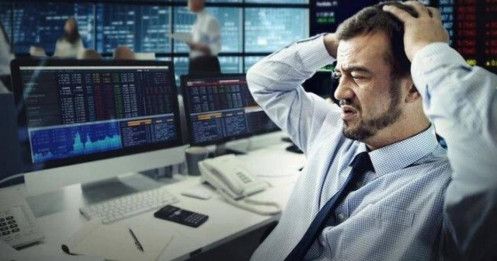 Khối ngoại đẩy mạnh bán ròng hơn 1.200 tỷ đồng, vẫn 'xả' mạnh cổ phiếu bank, chứng