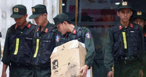 4 giờ đồng hồ tại Mailisa: Cảnh sát rời thẩm mỹ viện với thùng hồ sơ chất đầy