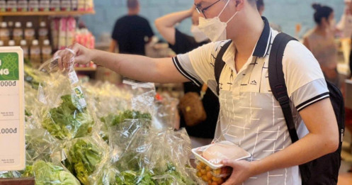 Người dân chóng mặt vì giá rau xanh "nhảy múa"