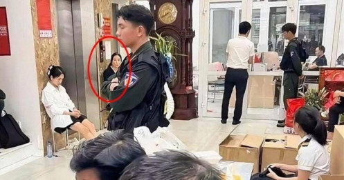 Xôn xao hình ảnh bà chủ Mailisa xuất hiện thất thần, bị lực lượng chức năng ‘kèm chặt