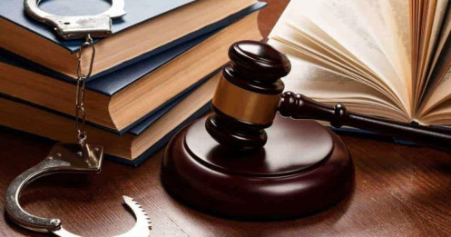 Loạt án phạt phơi bày "lỗ hổng" ngành chứng khoán