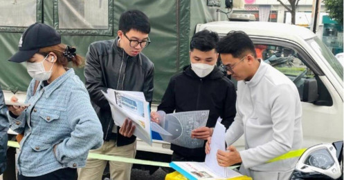 Xếp hàng xuyên đêm, chen lấn tại dự án nhà ở xã hội CT3, một người ngất xỉu