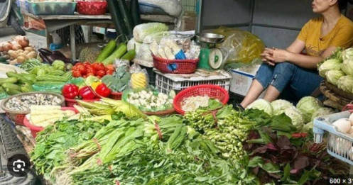 Hai ngày mới dám ăn rau muống vì 'tiền rau đau hơn tiền thịt'