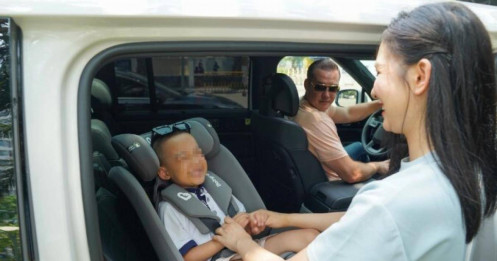 Trẻ dưới 10 tuổi đi ô tô bắt buộc phải có ghế an toàn: CSGT nói gì?