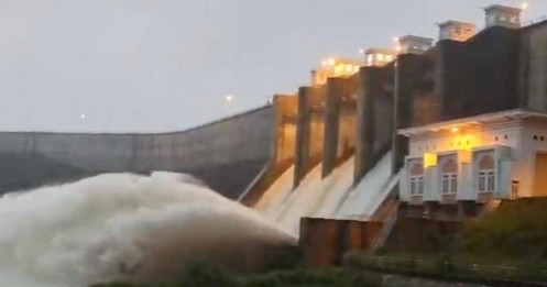 Nhiều hồ chứa ở Khánh Hòa xả lũ thêm 5 ngày, cảnh báo có nơi ngập 2m