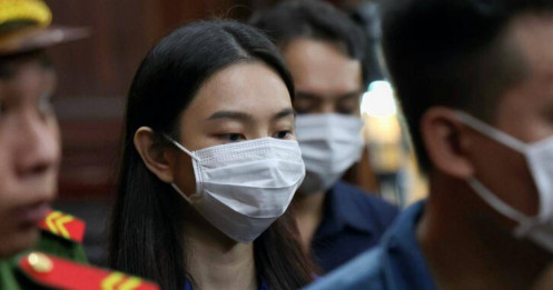 Bị cáo Nguyễn Thúc Thùy Tiên khai các bước đi đều hỏi "giám đốc Dung"