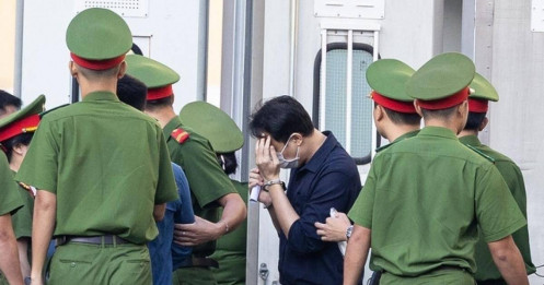 Xét xử vụ kẹo Kera: Thuỳ Tiên, Hằng Du Mục, Quang Linh Vlog có mặt từ sớm, xuất hiện thêm 1 nhân vật gây chú ý